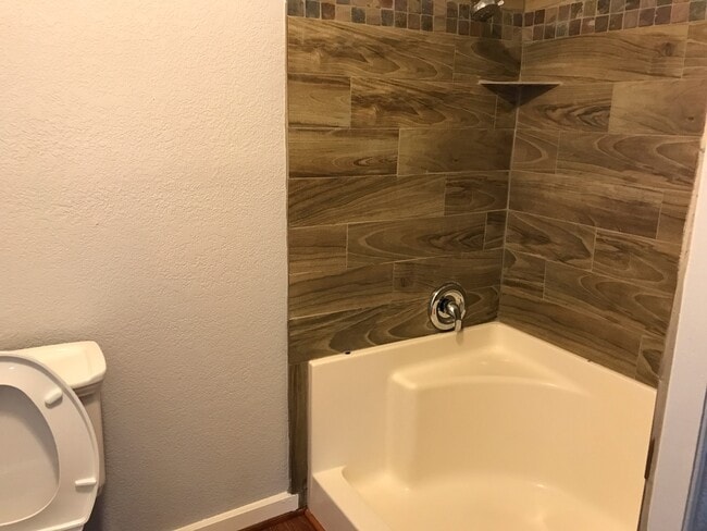 Building Photo - Gorgeous and spacious home in Danbury, Just remodeled and move in ready!