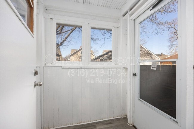 Building Photo - 1635 Cleveland Ave SW