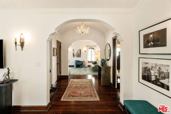 Building Photo - 144 S Orange Dr