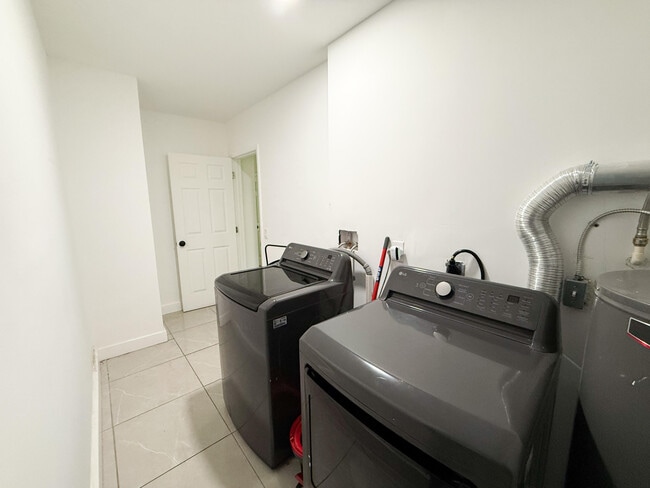 Building Photo - 2823 Polk St