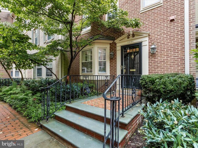 Building Photo - 4424 Westover Pl NW