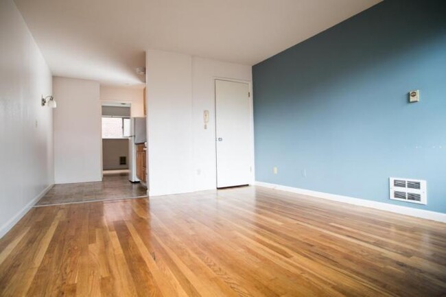 Building Photo - 1 bedroom in Seattle WA 98105