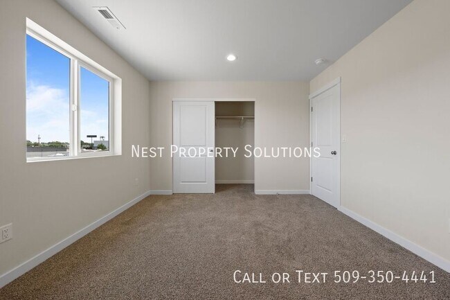 Building Photo - 1613 W Lee St