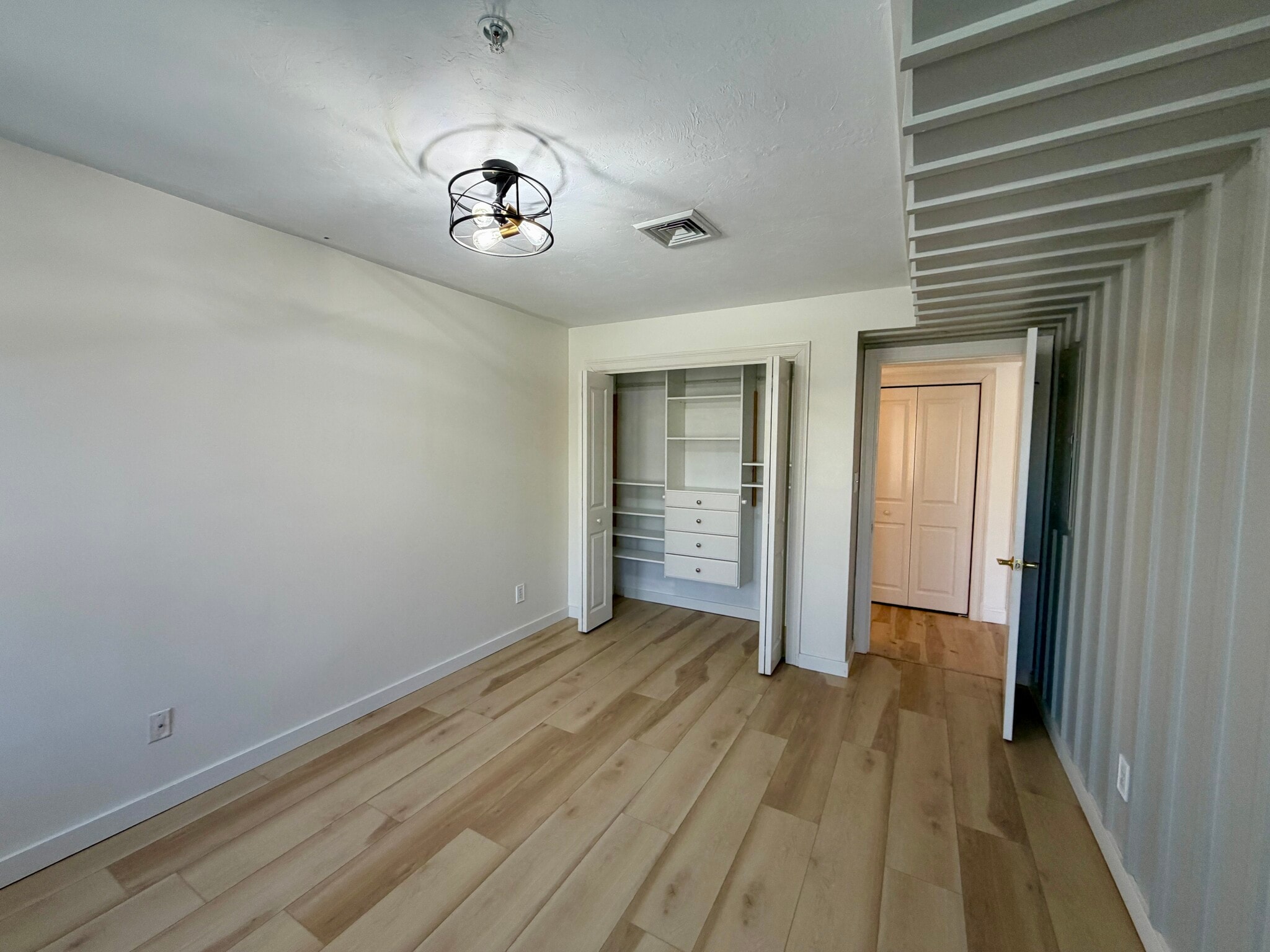 Building Photo - 29 Maple St