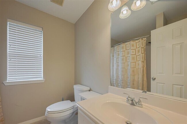 Building Photo - 9502 Willow Crossing Dr