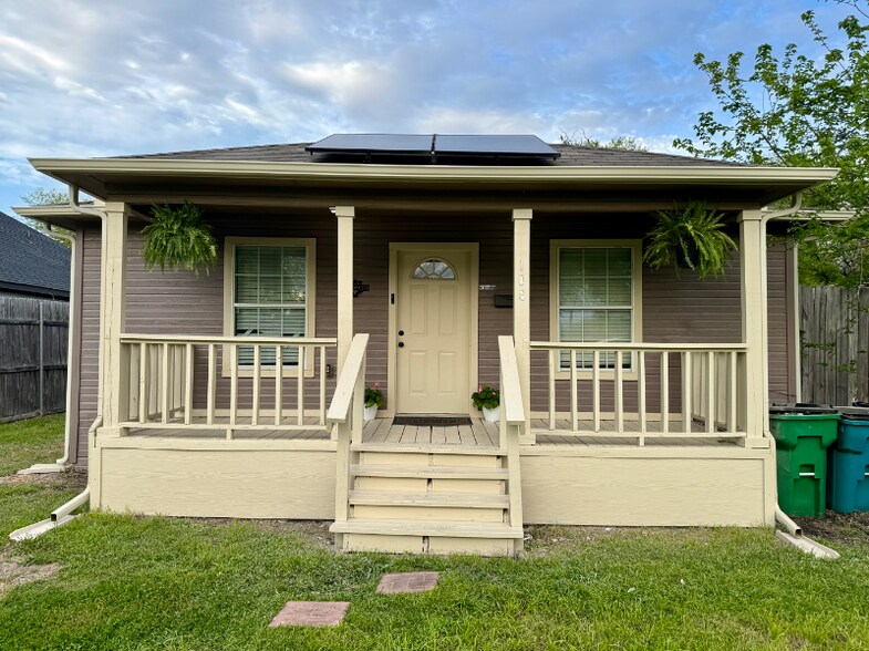 Primary Photo - 108 Cook St