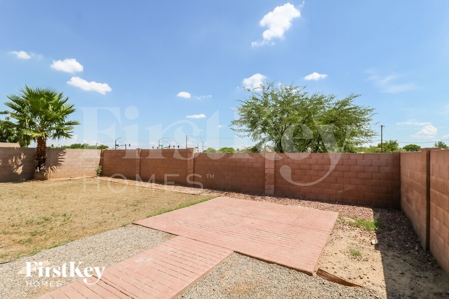 Building Photo - 2211 N 115th Ln