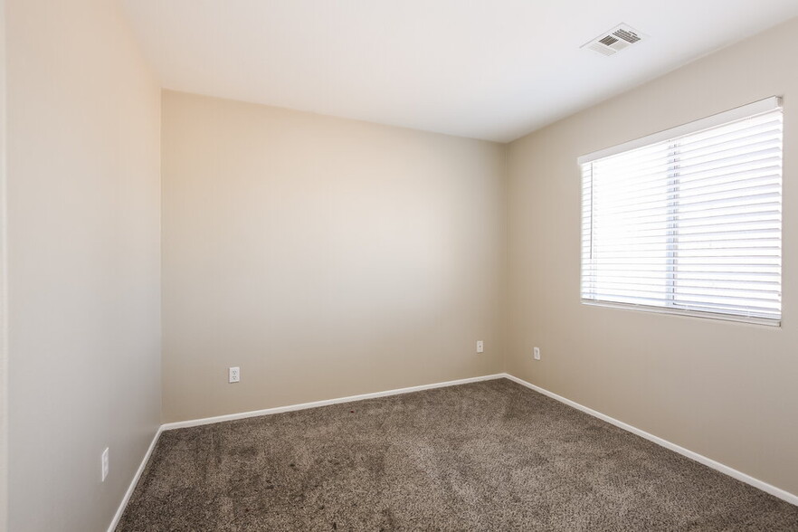 Building Photo - 3520 Terraza Mar Ave