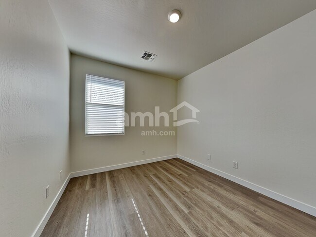 Building Photo - 14237 W Ventura St