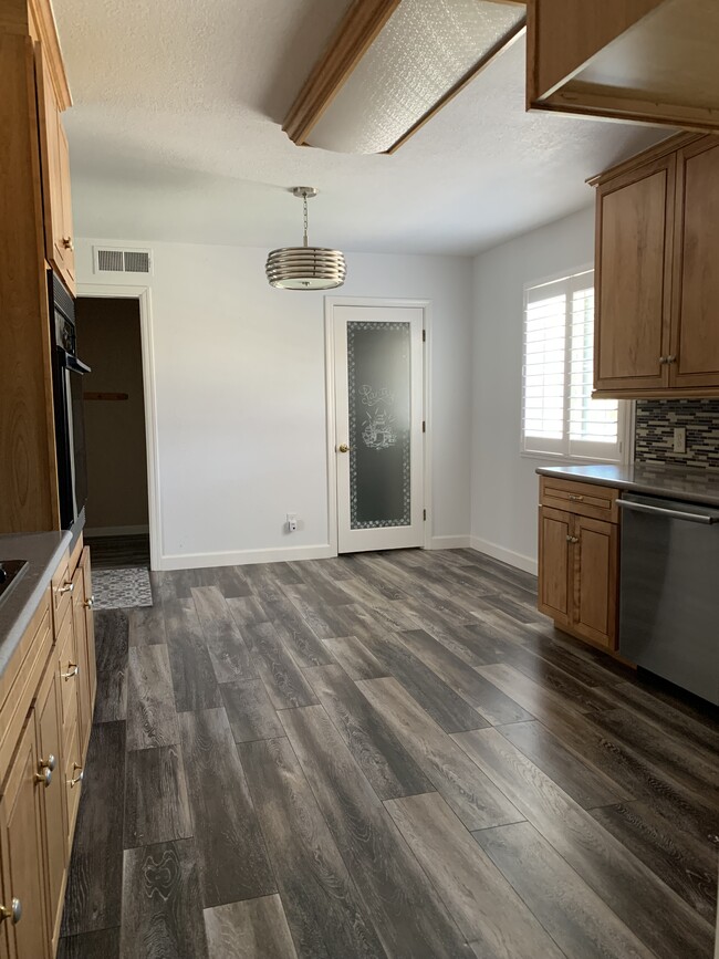 Building Photo - 2420 El Camino Dr