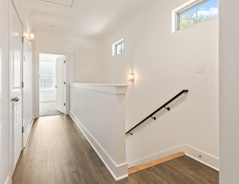 Building Photo - 411 Curtis St