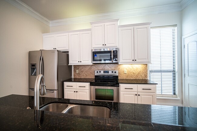 Building Photo - 3119 Fairdale Oaks E