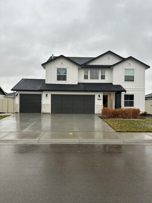 Building Photo - 19359 Spacely Ave