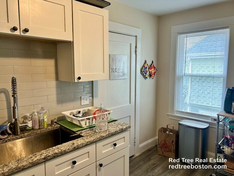 Building Photo - 209 Aspinwall Ave