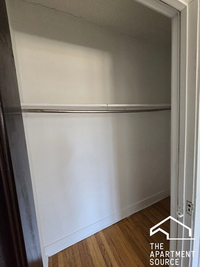 Building Photo - 5133 N Damen Ave