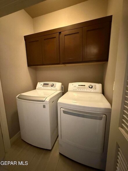 Building Photo - 3873 Loma Dante