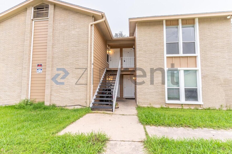 Building Photo - Unit C