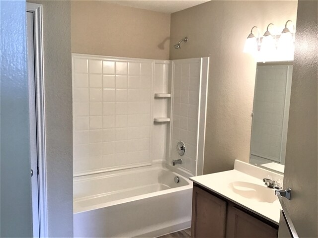 Building Photo - 1620 Baxter Springs Dr