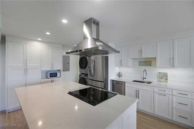 Building Photo - 2316 Gulf Shore Blvd N