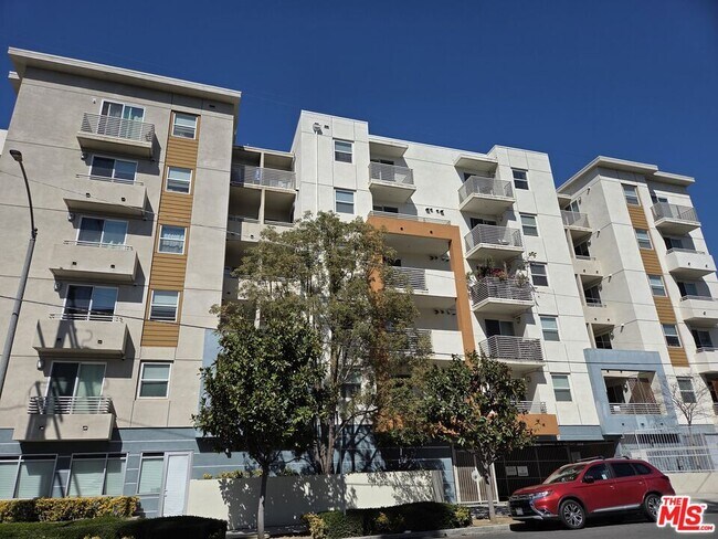 Building Photo - 436 S Virgil Ave