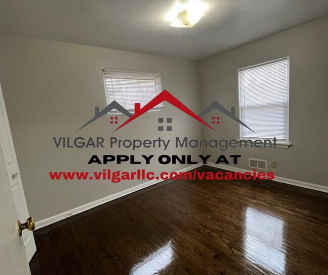 Building Photo - Gorgeous 3 spacious bedrooms, 1 attractive...