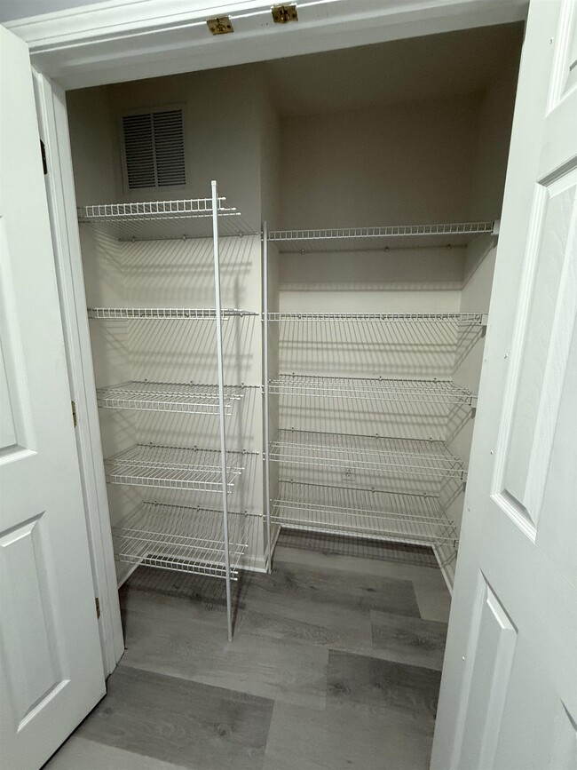 Building Photo - 76 Lyon Ct