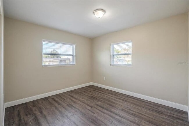 Building Photo - 5624 Balboa Dr