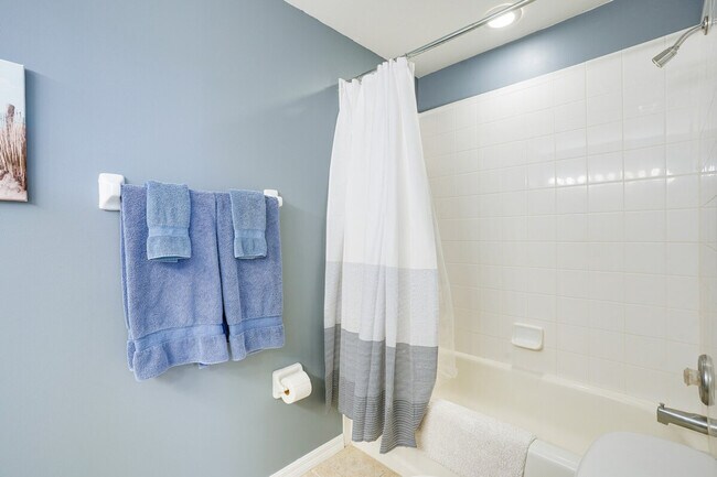 Building Photo - 15430 Bellamar Cir