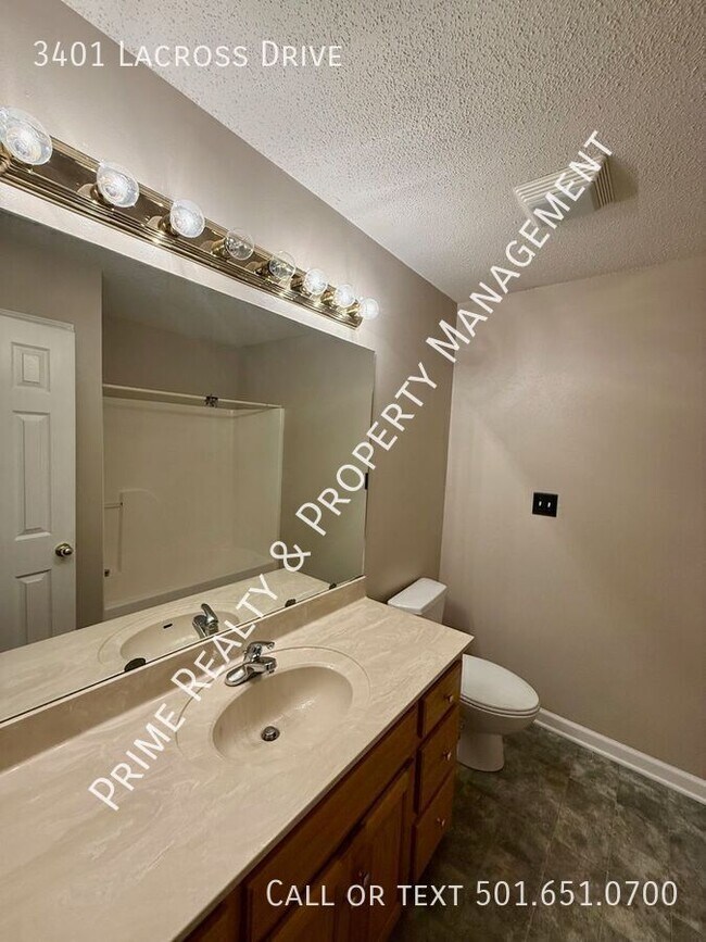 Building Photo - 3401 Lacross Dr