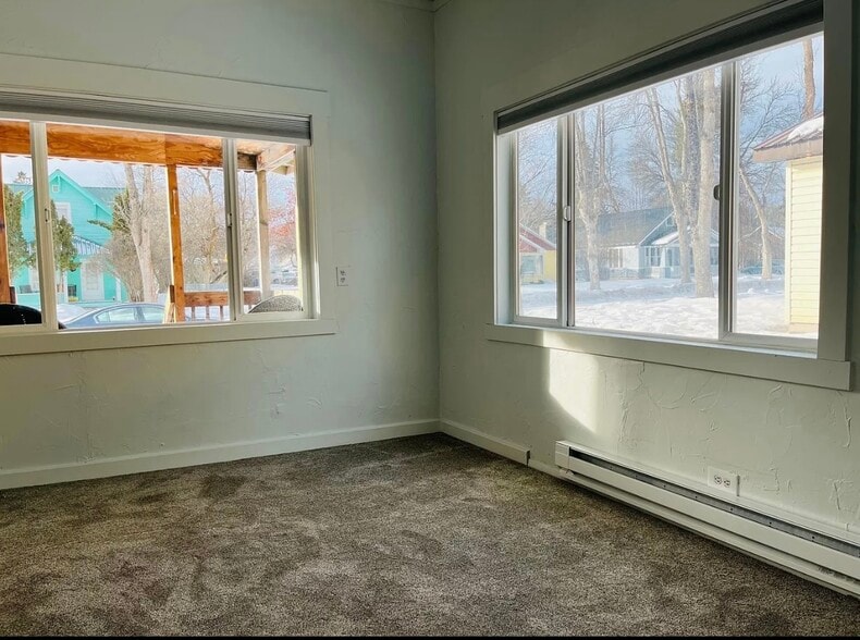 Building Photo - 555 Kalispell Ave