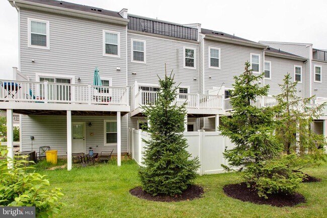 Building Photo - 1022 Linden Dr