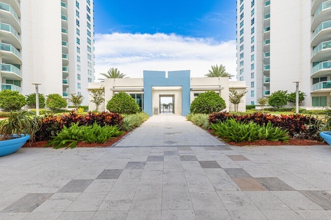 Building Photo - 2/2 in Marina Grande