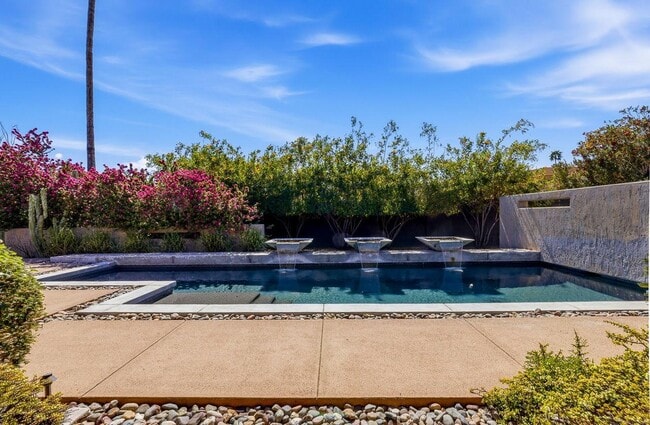 Building Photo - 8101 E Del Timbre Dr