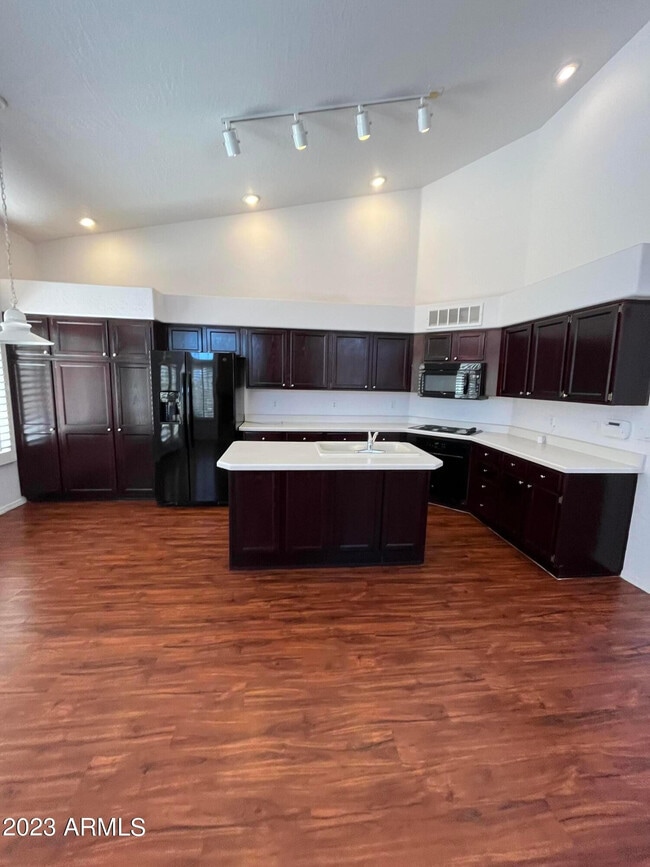 Building Photo - 1301 E Briarwood Terrace