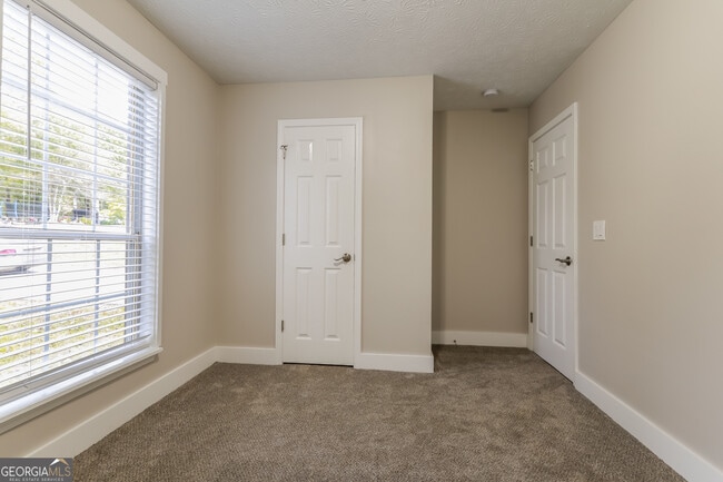 Building Photo - 1634 Riverview Ct