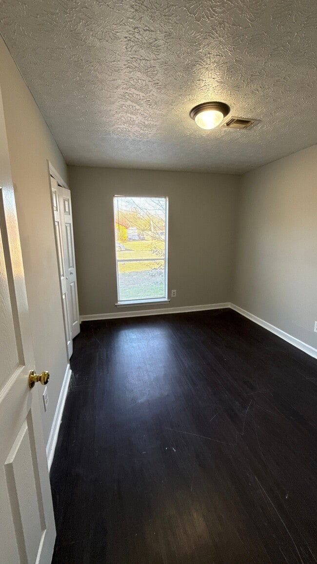 Building Photo - 3002 Dobbs Cir