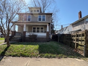 Building Photo - Charming 5-Bedroom Home with Eat-In Kitchen Nook & Bonus Sunroom