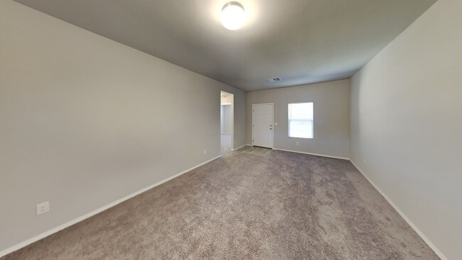 Building Photo - Very Nice 4 bedroom 2 bath home in Harrah ...