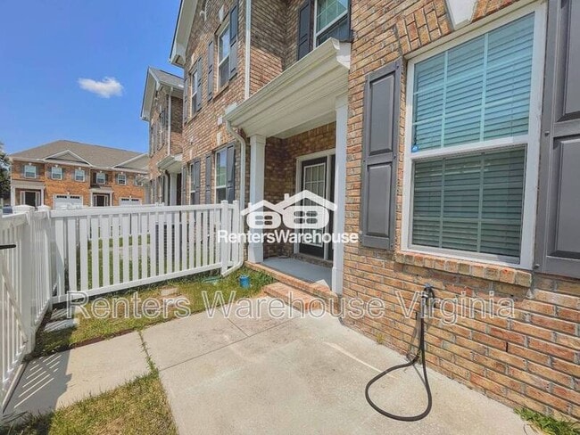 Building Photo - 1128 Winsford Ln