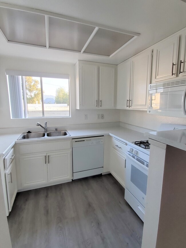 Building Photo - Huston Court