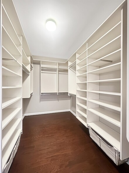 Building Photo - 813 Firefly Ct
