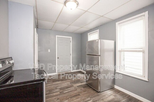Building Photo - 1583 E 84th St