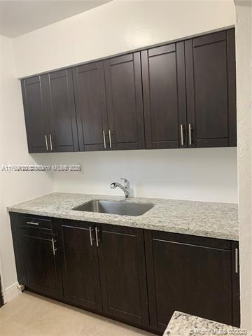 Building Photo - 2 bedroom in Miami FL 33150