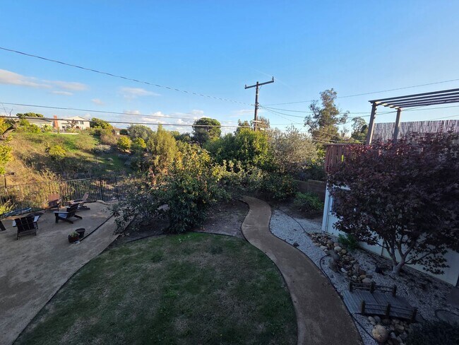 Building Photo - Wonderful Mid Century Home available for lease