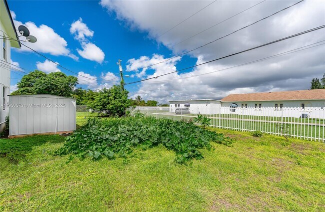 Building Photo - 10015 SW 170th Terrace