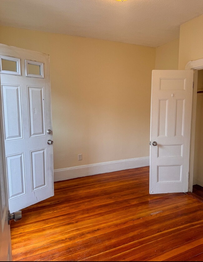 Building Photo - Spacious  4 Bed 2 Bath Boston Gem