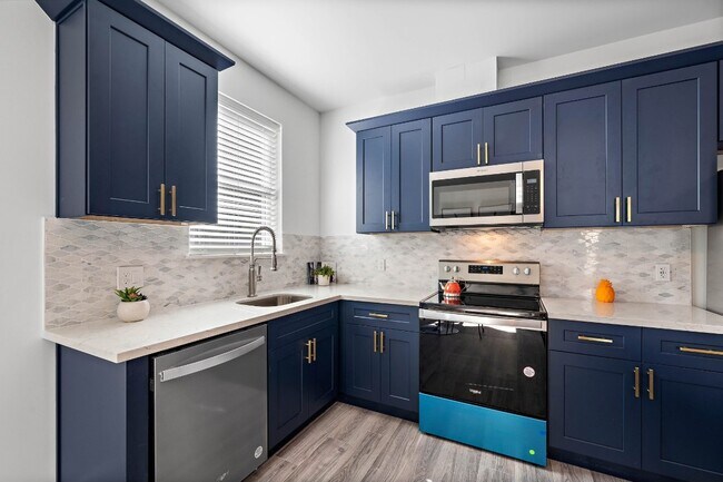 Building Photo - 207 E 38th St