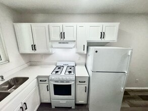 Building Photo - $100 OFF First Month’s Rent!LIMITED-TIME O...