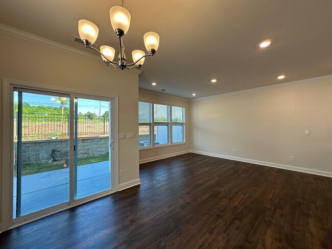 Building Photo - 1260 Scarlet Firethorne Ave