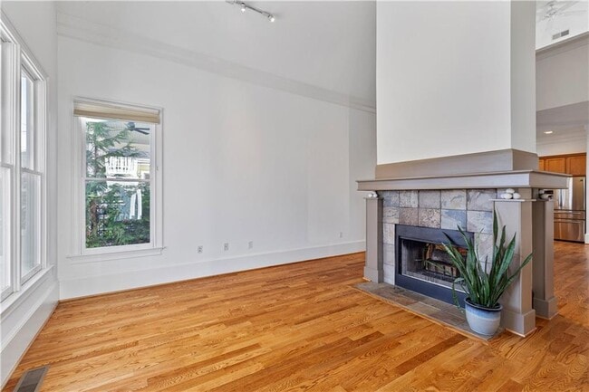 Building Photo - 224 Lampkin St NE